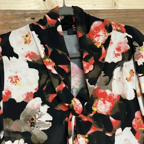 T Tahari size large black floral 3/4 sleeve blouse - Picture 3 of 10